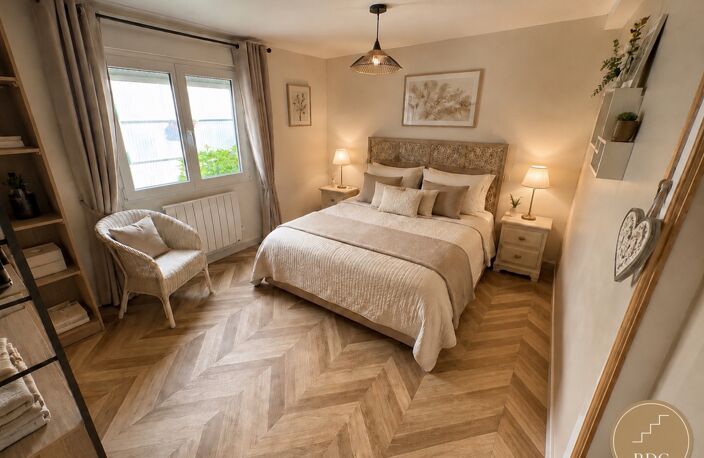 Jolie Maison avec Belle Cour Ombragée — photo 3