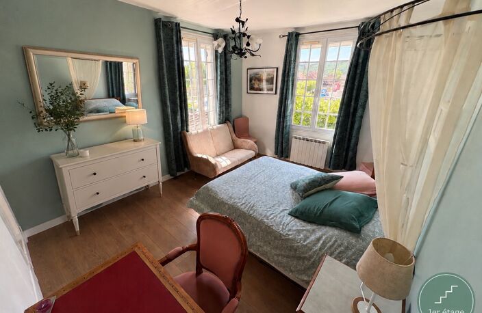 Jolie Maison avec Belle Cour Ombragée — photo 5