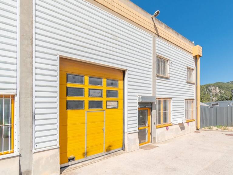 Dpt Bouches du Rhône (13), à louer GEMENOS Local commercial 210 m² - Entrepôt - Bureaux - Mezzanines - Rayonnage — photo 1