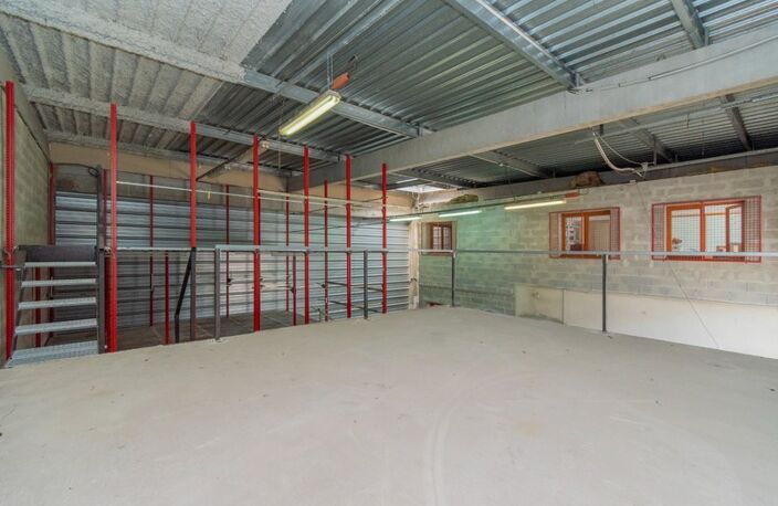Dpt Bouches du Rhône (13), à louer GEMENOS Local commercial 210 m² - Entrepôt - Bureaux - Mezzanines - Rayonnage — photo 5