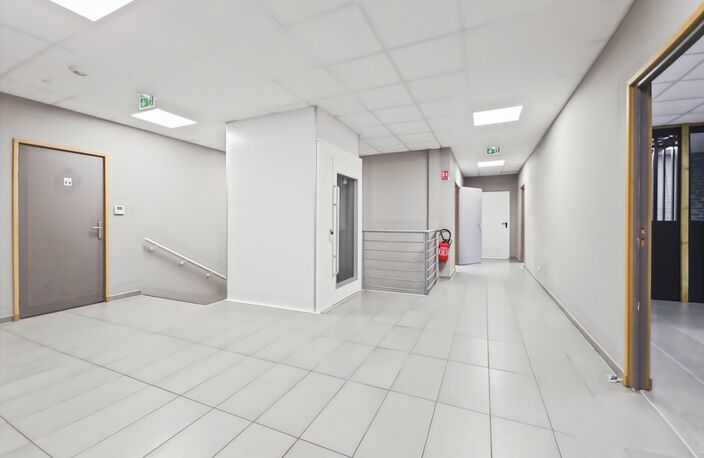 SARROLA-CARCOPINO – Locaux commerciaux à vendre – Ensemble de 342 m² modulable — photo 4