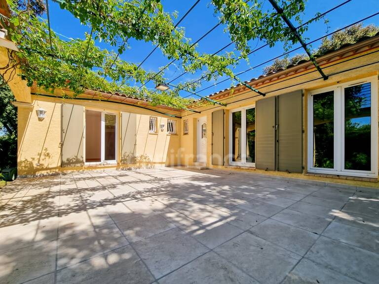 Maison de plain-pied de 156m² avec 6 pièces + une dépendance - Terrain arboré de 1400m² avec Piscine - (34160) — photo 1