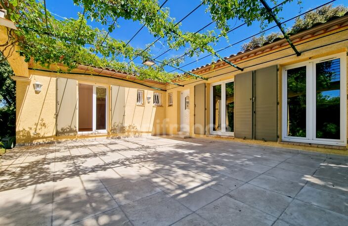 Maison de plain-pied de 156m² avec 6 pièces + une dépendance - Terrain arboré de 1400m² avec Piscine - (34160) — photo 3