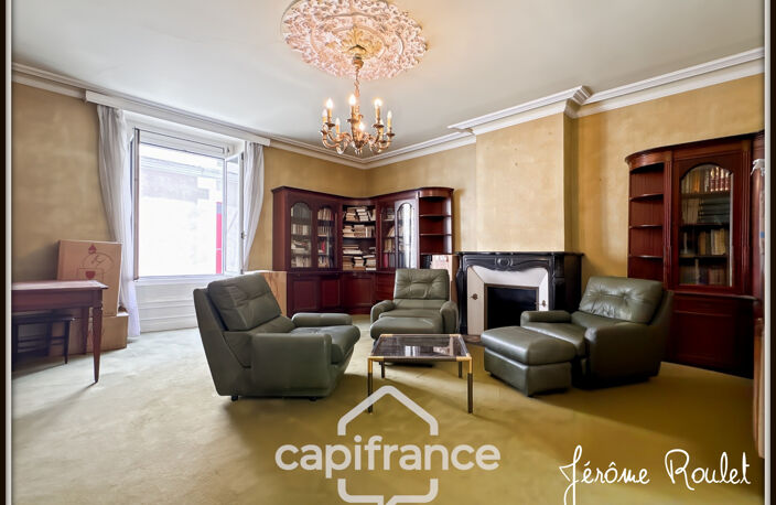 Hyper centre Neuville-de-Poitou – Maison de caractère 305 m² – Jardin, garages et fort potentiel — photo 4
