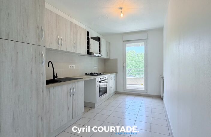 Nîmes, Dpt Gard (30), Appartement de 101 m² lumineux, entièrement rénové - Terrasse 8 m² — photo 2