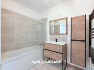 Nîmes, Dpt Gard (30), Appartement de 101 m² lumineux, entièrement rénové - Terrasse 8 m² — photo 3