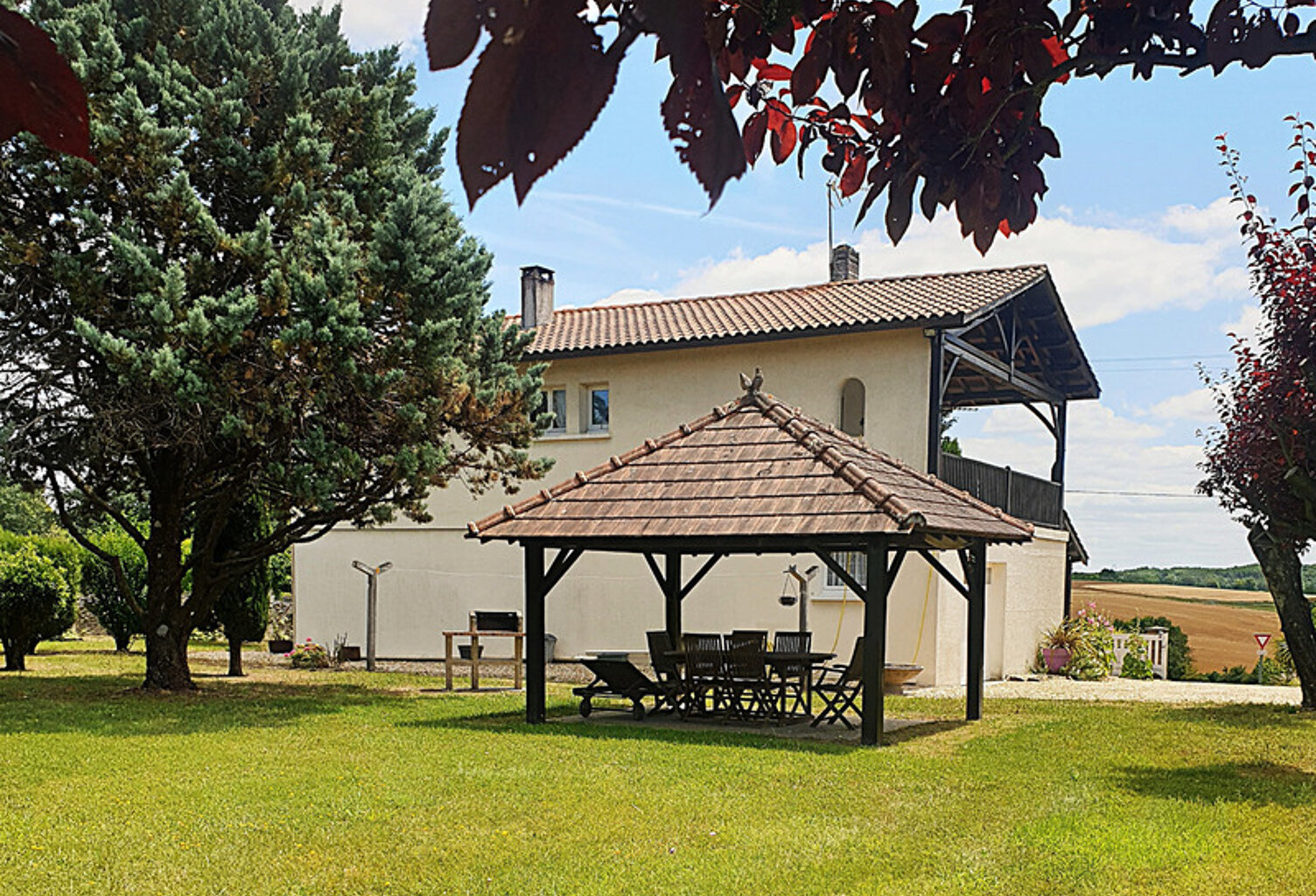 Maison 146 m² à vendre 6 pièces CHALAIS (16) 4/5 chambres, 2 garages 3 560 m² de terrain !!! — photo 1