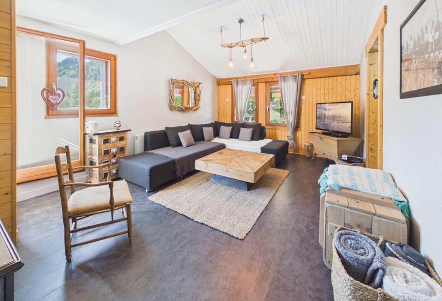 Haute Savoie (74), à vendre SAMOENS - Domaine skiable Grand Massif - Appartement T3 bis — photo 1