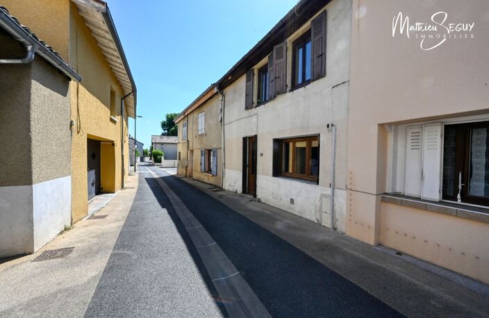 SAINT GENIS LAVAL - Maison de village avec courette — photo 2