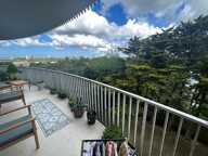 LA BAULE LES PINS – APPARTEMENT 69 M² EN ÉTAGE ÉLEVÉ AVEC TERRASSE DE 25 M²-GARAGE-CAVE-VUE DÉGAGÉE SUR LA VERDURE-COMMERCES À PIED — photo 2
