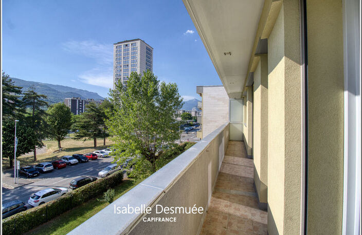 T4 traversant 78 m² – 3 chambres – Balcon – Vue dégagée sur les massifs – DPE C — photo 5