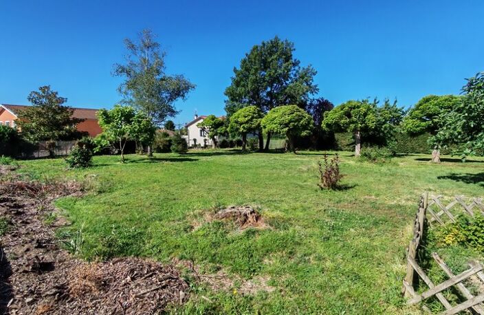 RARE À SAINT-GEORGES-D’ESPÉRANCHE – Superbe terrain à bâtir de 956 m² avec fort potentiel d’implantation — photo 2
