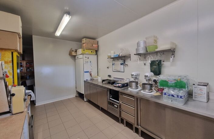 Fonds de commerce BOULANGERIE-PATISSERIE-VIENNOISERIE, avec grand logement, à 15 min de CHALLANS (85) — photo 3