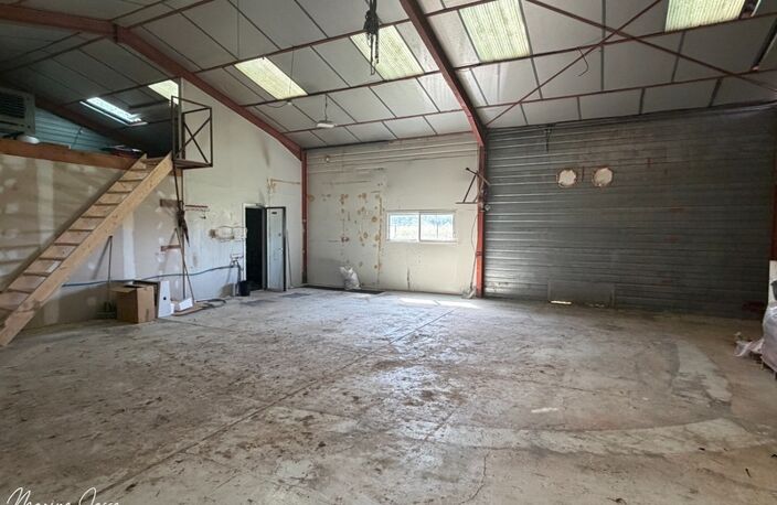 Local d'activité de 173 m² sur terrain constructible de 2 048 m² — photo 2