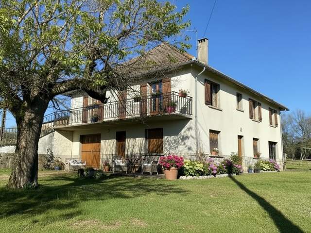 Grande maison familiale de 174 m² avec terrain de 4 160 m²  Proche Maurs — photo du bien
