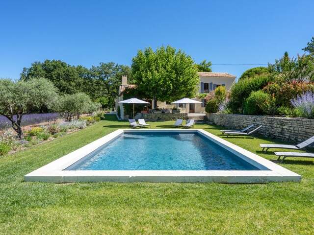 Bastide à vendre composée de 4 suites, 1 annexe avec piscine sur terrain attenant de près d'un hectare OPPEDE (84) — photo du bien