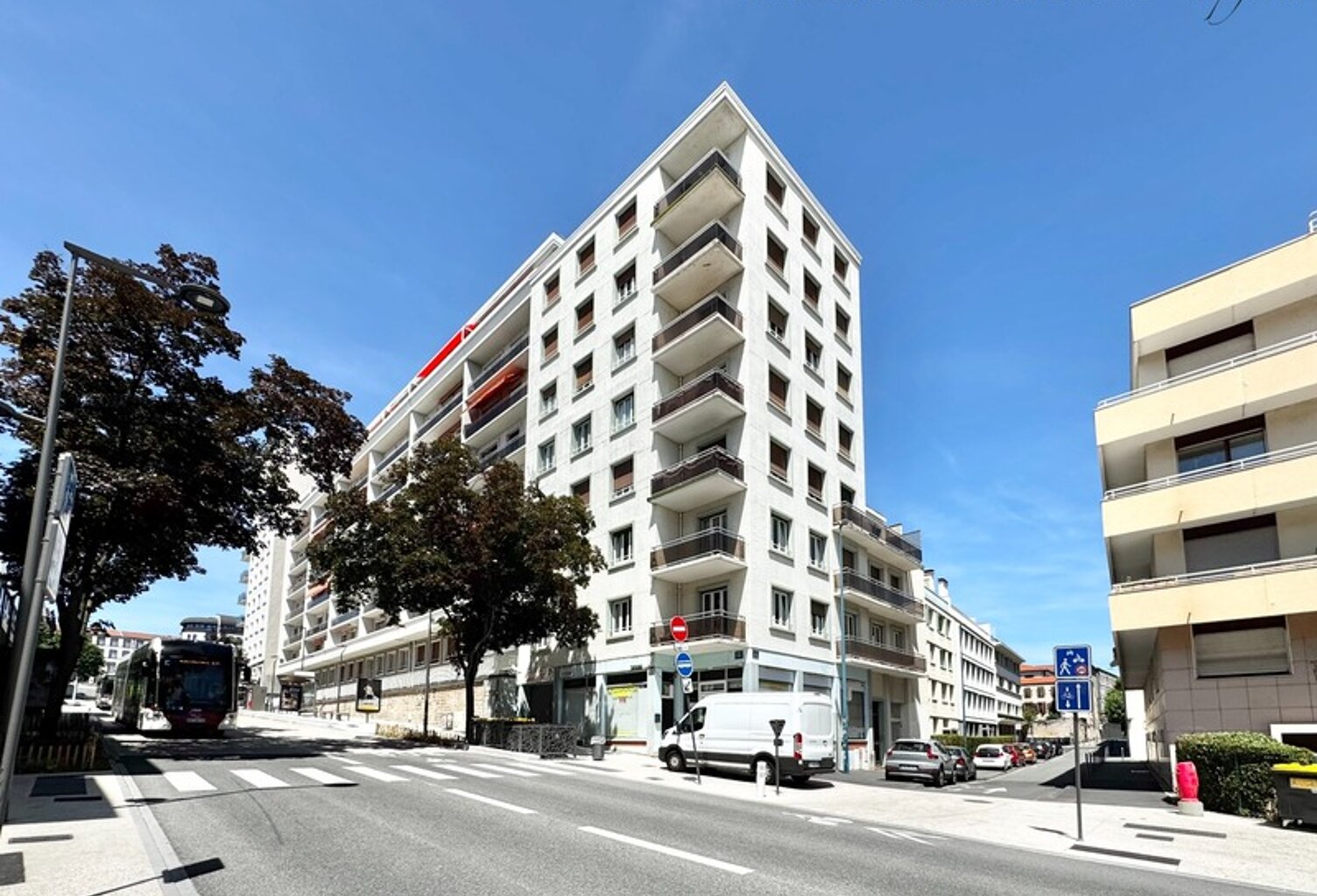CLERMONT-FERRAND CENTRE - PROCHE FACULTES - QUARTIER CHARCOT/SABLON– T4 LUMINEUX AVEC ASCENSEUR, BALCON ET GRANDE CAVE — photo 1