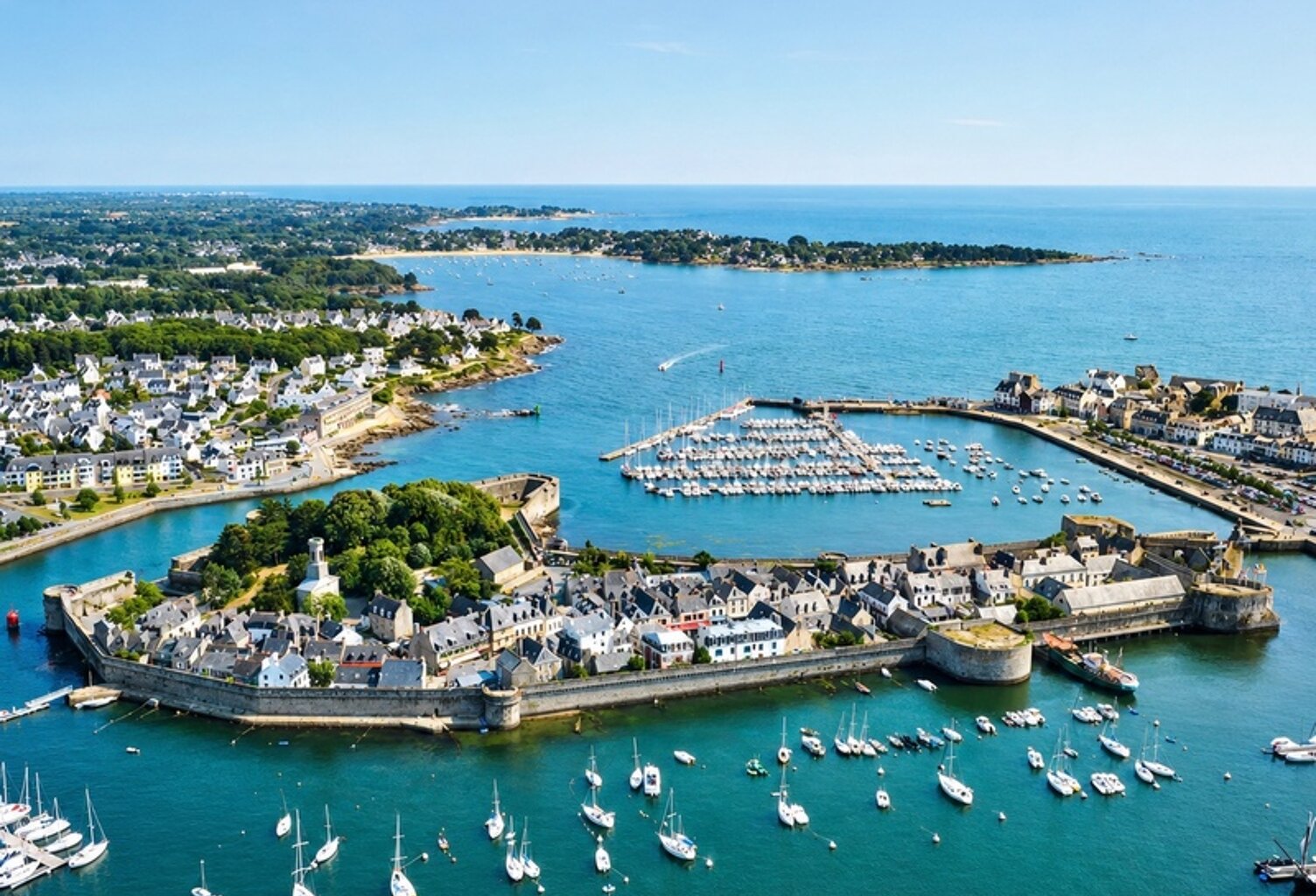 COUP DE CŒUR À CONCARNEAU – MAISON FAMILIALE RÉNOVÉE AVEC PETITE VUE MER — photo 1