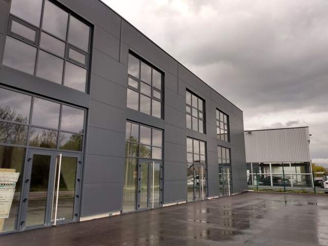Local commercial à louer proche de CHAMBERY (73)380 m² — photo du bien