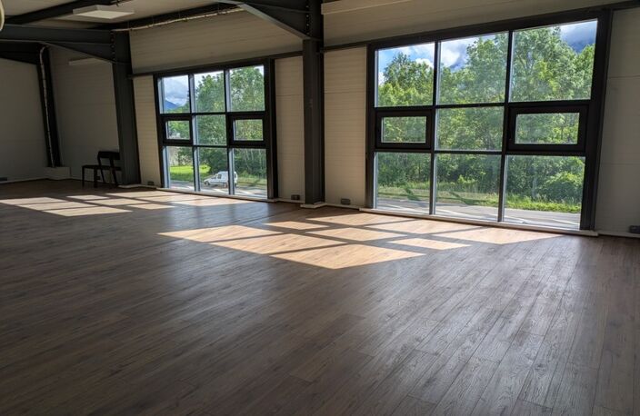 Local commercial à louer proche de CHAMBERY (73)380 m² — photo 3