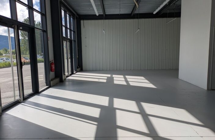 Local commercial à louer proche de CHAMBERY (73)380 m² — photo 4