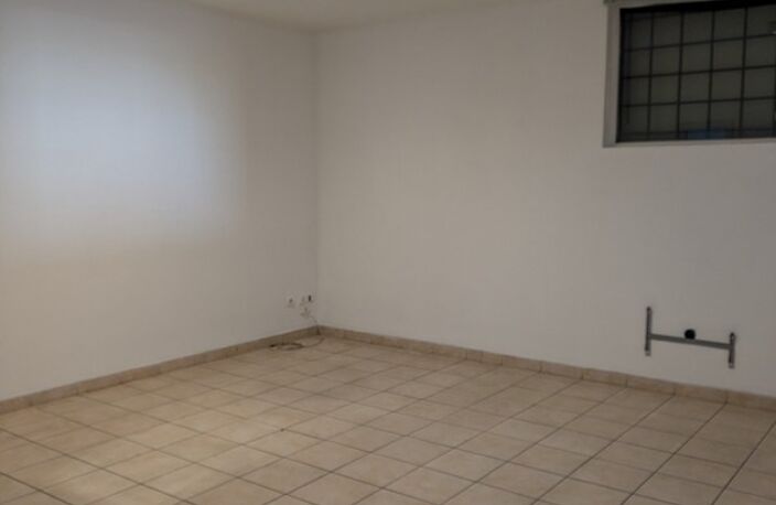 Local/bureau à louer CHIGNIN (73) — photo 3