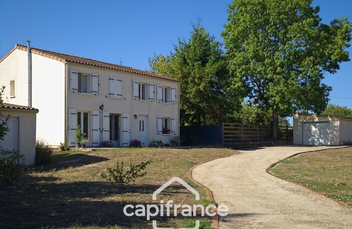 Maison à vendre 6 pièces VARAIZE (17) 4 chambres sur 1500m² de jardin clos avec garage — photo 2