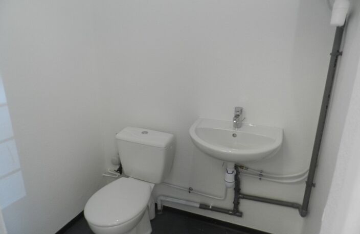 Dpt Savoie (73), à louer CHAMBERY local 32 m² — photo 4