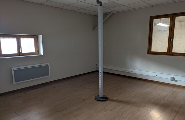 Local d'activité à louer CHAMBERY (73) 125 m² — photo 2