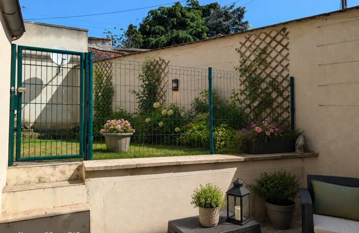 Immeuble- Local + beau duplex avec extérieur-CHAUMES-EN-BRIE centre — photo 2