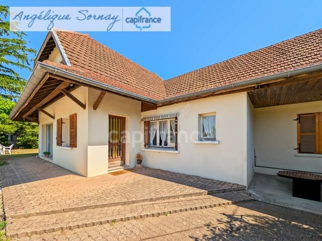 LOUHANS – 202 m² / 6 CHAMBRES / 2 500 m² / 4 GARAGES – UN POTENTIEL RARE ! — photo du bien