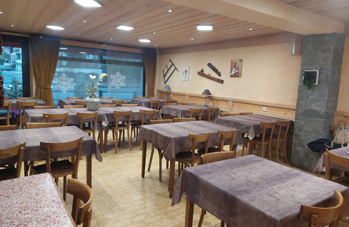 LE PETIT BORNAND LES GLIERES (74), À VENDRE – ENSEMBLE IMMOBILIER COMMERCIAL ET RÉSIDENTIEL — photo 2