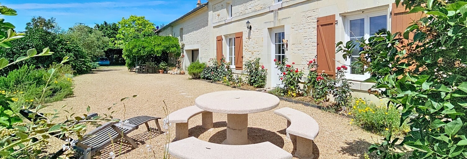 Maison 7 Pièces 195 m² à vendre à Saint-Martin-de-Sanzay (79290)