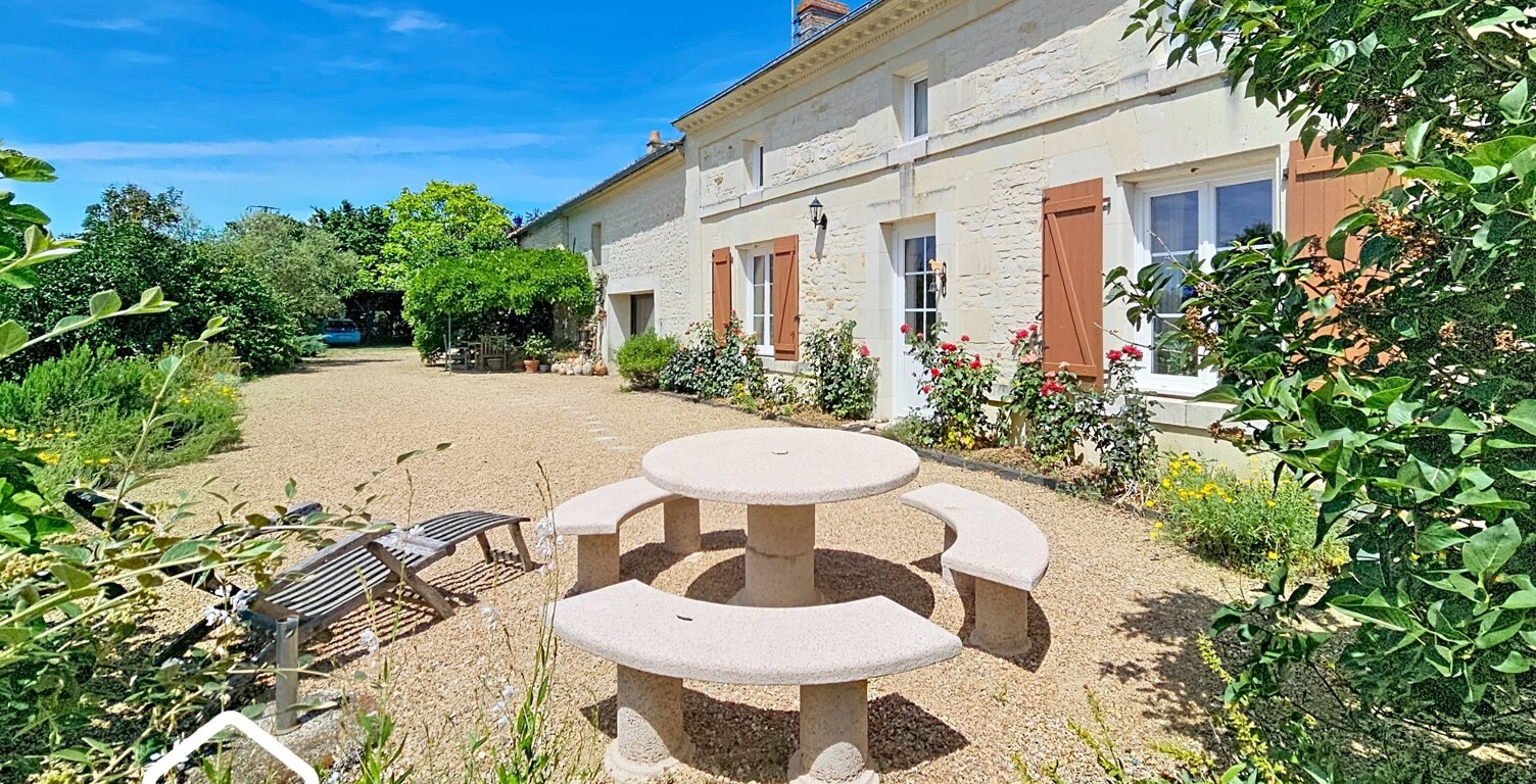 Maison en pierre de caractère 195 m² – 3 chambres – mezzanine – terrain 1 606 m² – Saint-Martin-de-Sanzay proche Saumur, Montreuil-Bellay et Thouars — photo 1