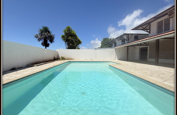 A VENDRE A KOUROU (97310) UNE CHARMANTE VILLA T6 DE 120 m² - TERRAIN DE 466 m² - AU PRIX DE 390 000 € — photo 2