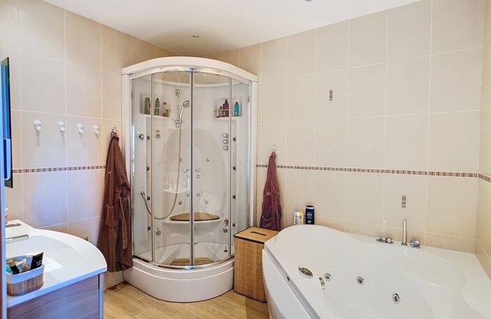 Dpt Loir et Cher (41), à vendre CELLE maison P10 de 210 m² - Terrain de 1 211,00 m² — photo 4