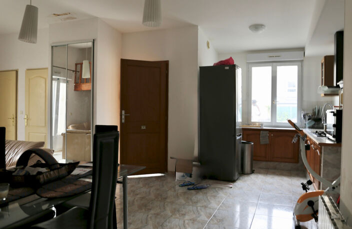 A vendre maison louée de plain pied+parking+garage : Clairmarais, 2 chambres, 2 cours   REIMS (51) — photo 3
