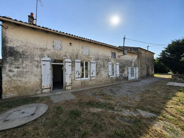 Maison charentaise à rénover avec nombreuses dépendances – Archingeay 17380 — photo du bien