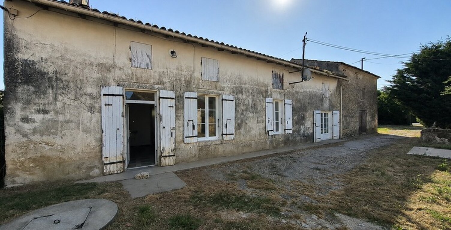 Maison charentaise à rénover avec nombreuses dépendances – Archingeay 17380 — photo 1