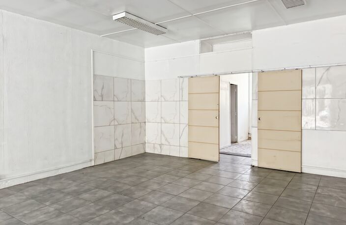 Local commercial de 85m2 avec Cave de 44m2 — photo 4