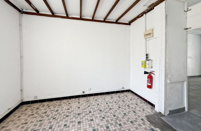 Local commercial de 85m2 avec Cave de 44m2 — photo 5