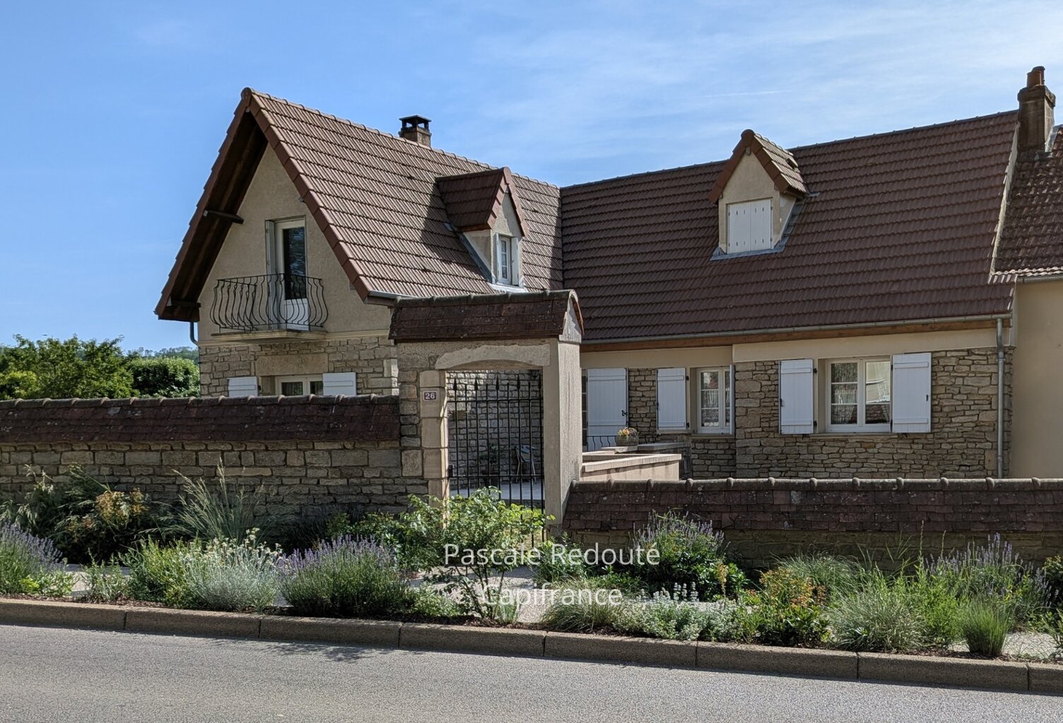 A Pouilly en Auxois : maison en pierre de 147 m² — photo 1
