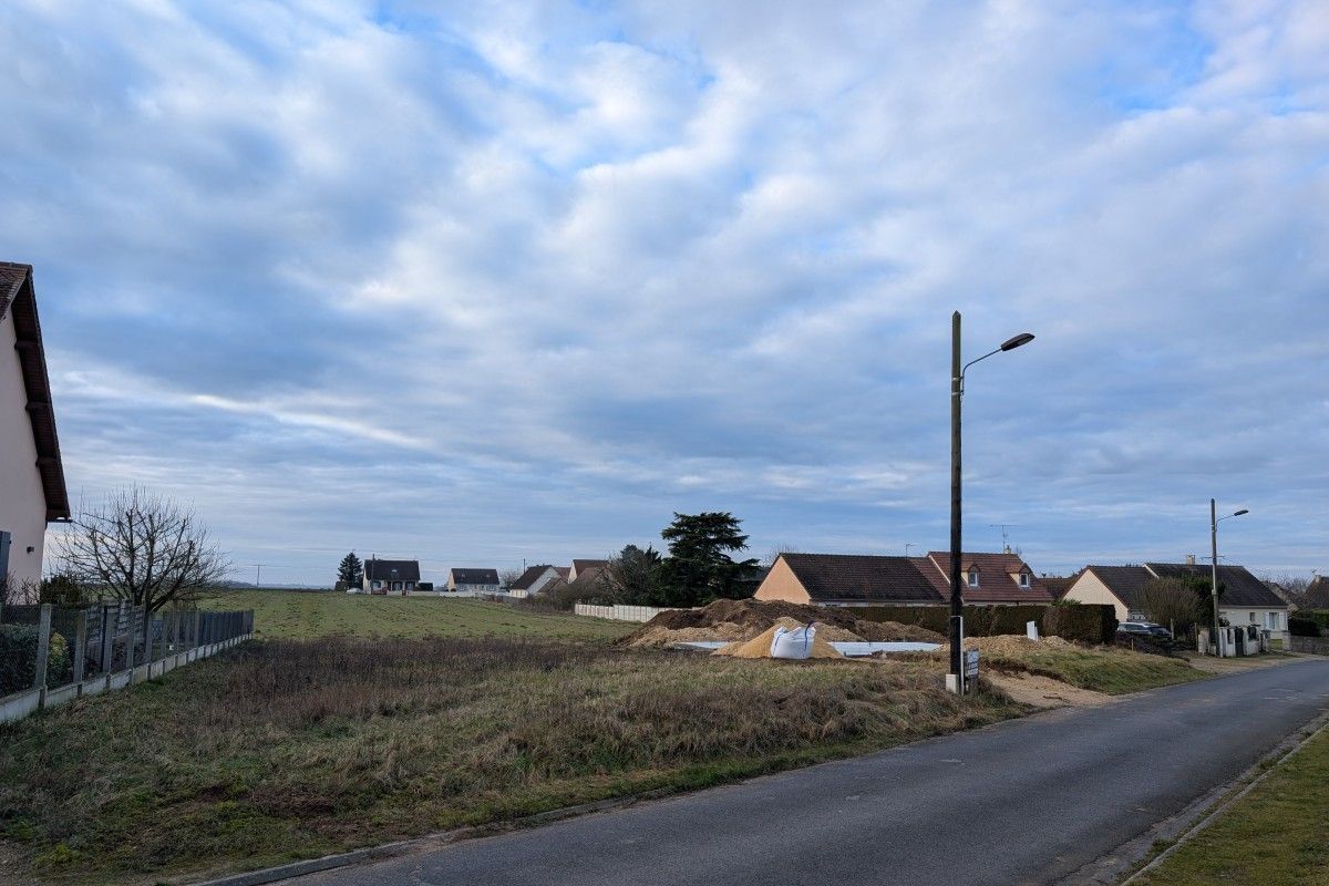 Terrain à bâtir de 663 m² à BERCHERES-LES-PIERRES (28)