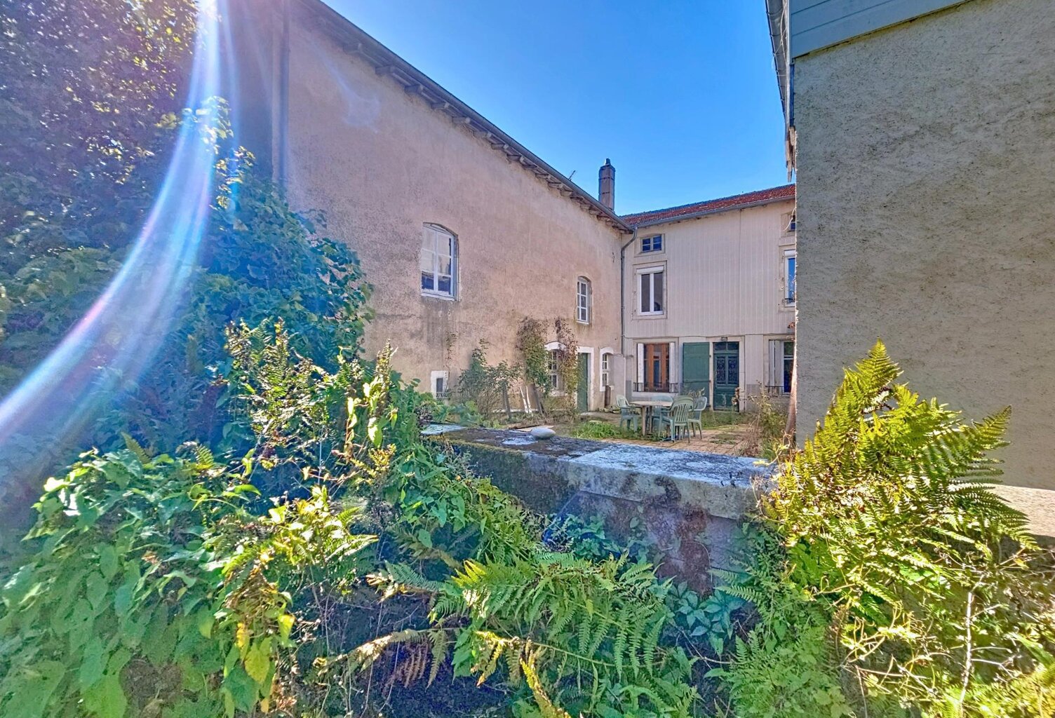 Maison de village à fort potentiel sur 1700 m2 de terrain — photo 1