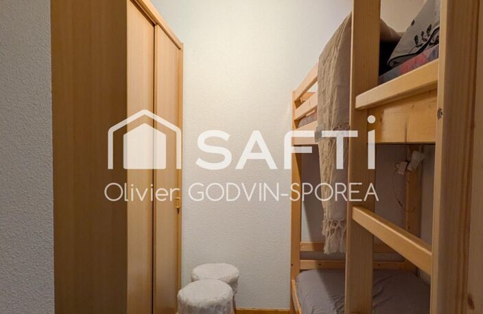 Studio cabine de 22 m2 avec balcon exposé sud et casier à ski offrant une vue dégagée sur les alpages et montagnes environnantes. — photo 5