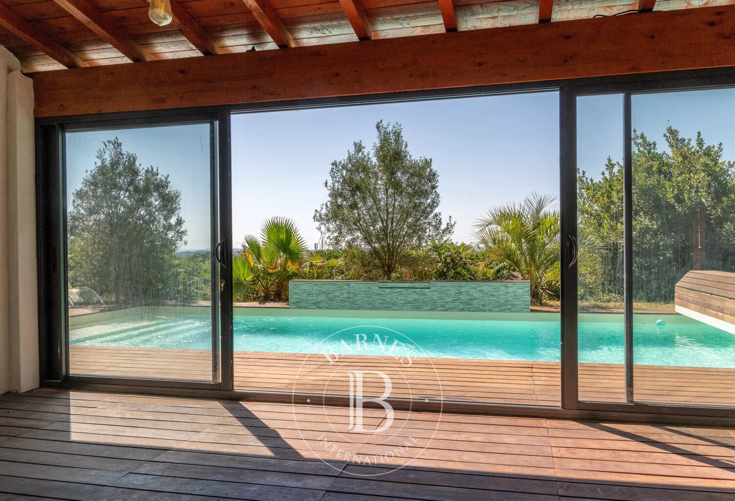 Maison Familiale d'environ 377m² - 6 Chambres - Piscine/pool house - Terrain de 7 716m² - Appartement indépendant — photo 1