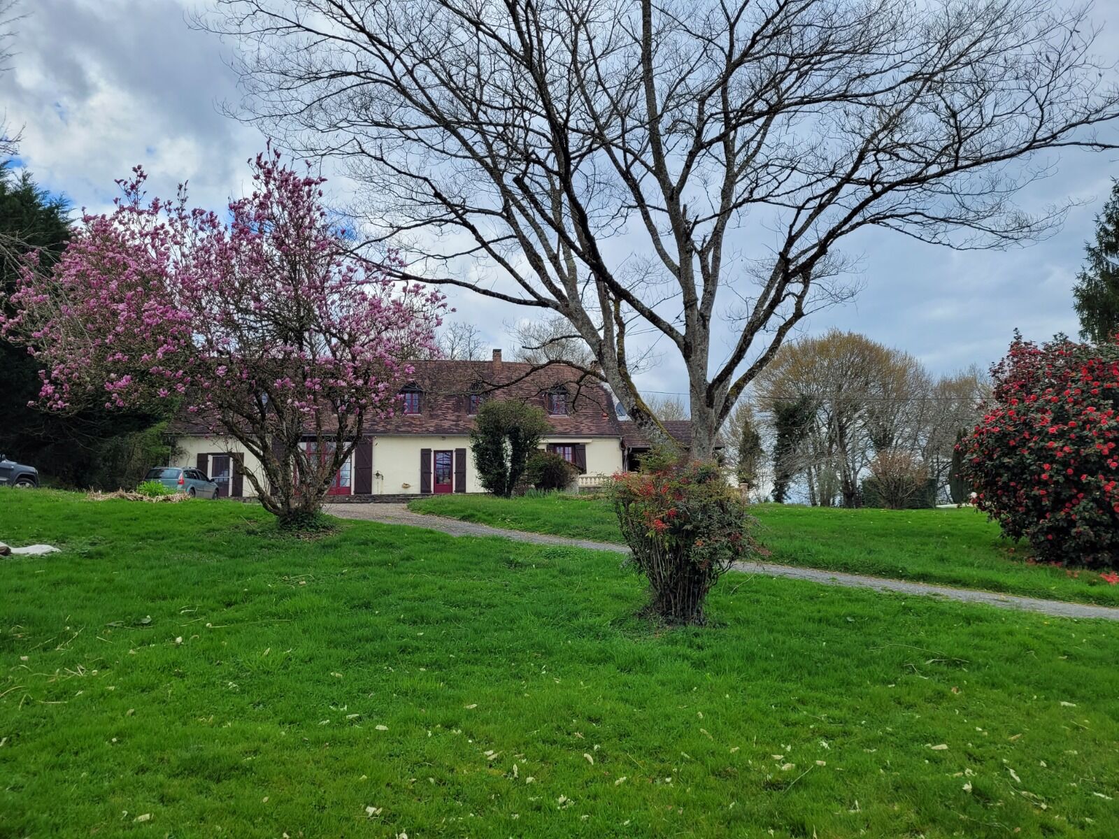 Belle périgourdine de caractère avec piscine et étang sur 2,6ha