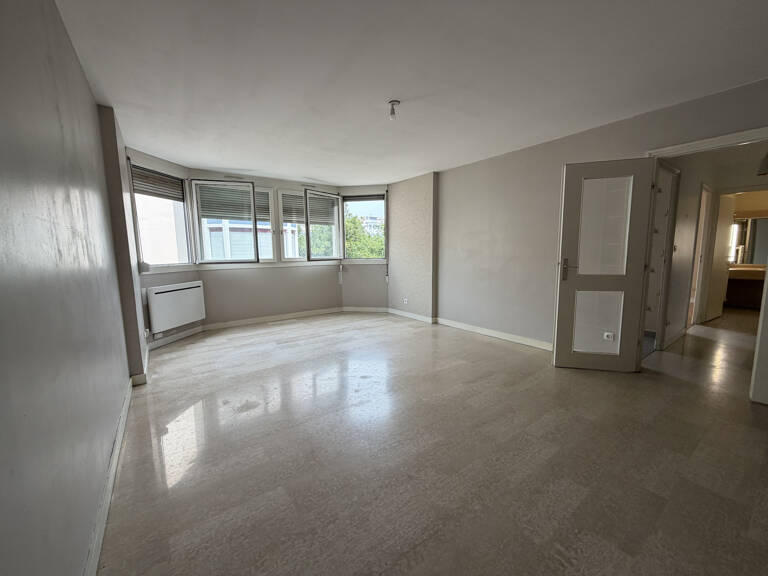 Appartement T2  Lyon 6ème PLACE DE L'EUROPE — photo 1