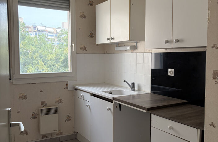 Appartement T2  Lyon 6ème PLACE DE L'EUROPE — photo 4