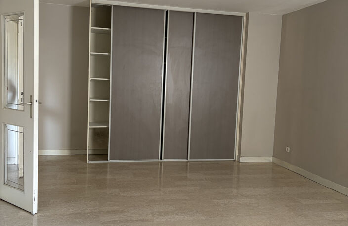 Appartement T2  Lyon 6ème PLACE DE L'EUROPE — photo 5